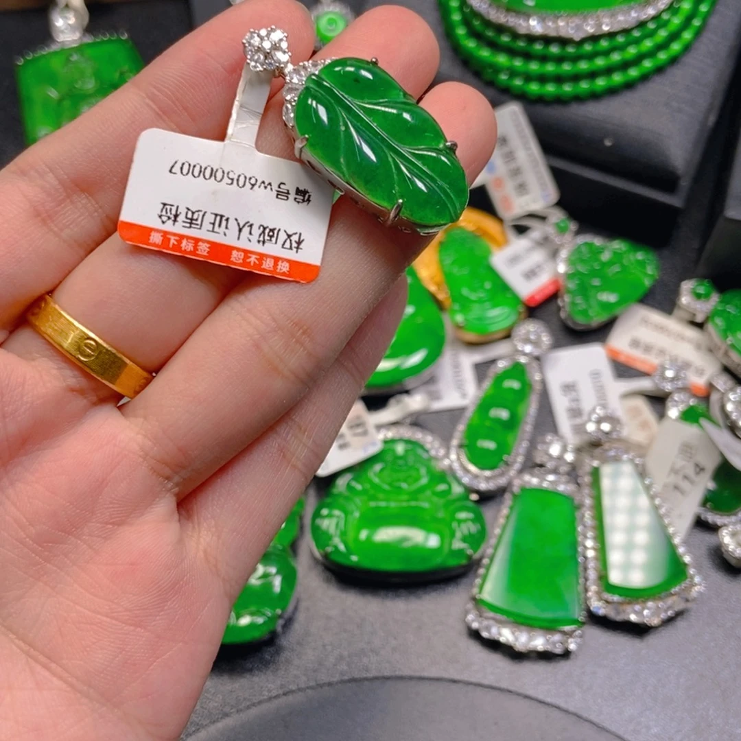 翡翠未镶嵌吊坠(不含链)