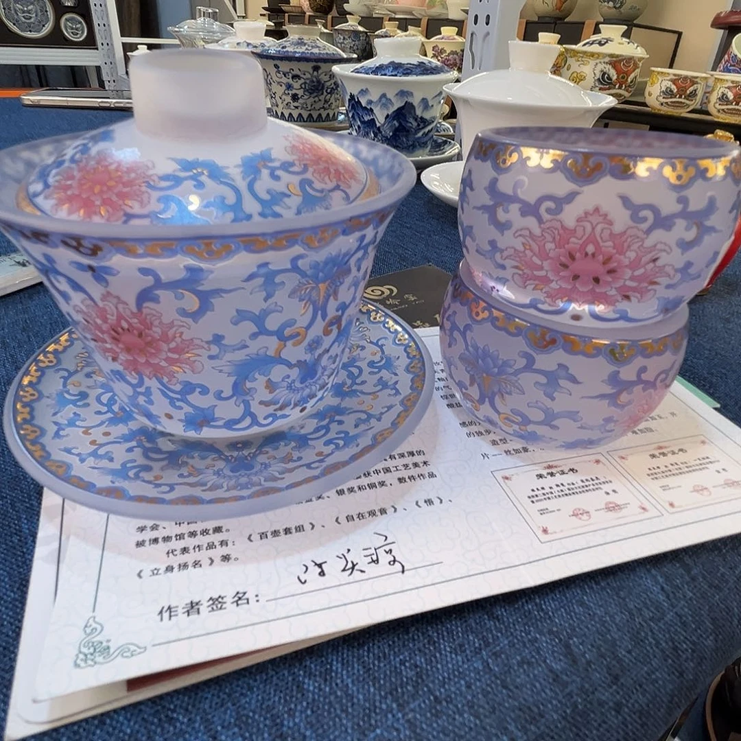 这些盖碗很漂亮！！！