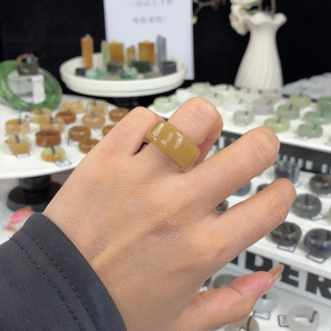 和田玉（糖玉）未镶嵌戒指Q148糖水圆切15.8不退换