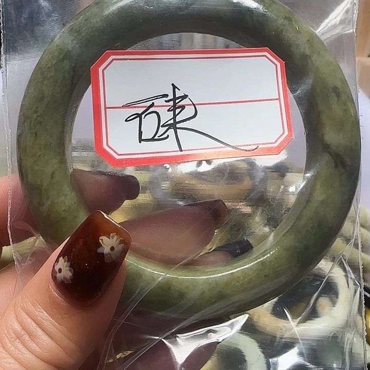 透闪石-蛇纹石玉未镶嵌手镯