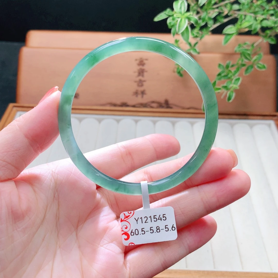 未镶嵌手镯（圆镯）翡翠