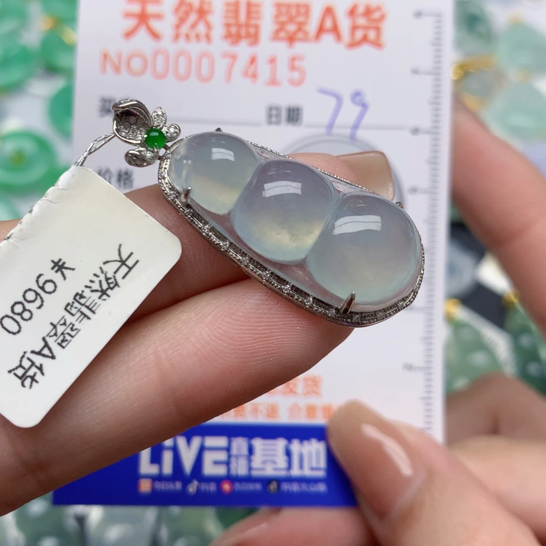 翡翠颈饰18K金镶嵌豆子