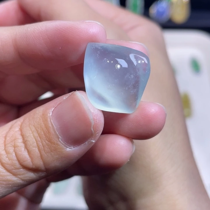 翡翠未镶嵌颈饰随行