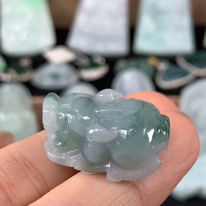 颈饰未镶嵌翡翠貔貅