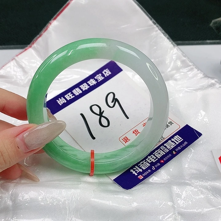 翡翠手镯未镶嵌翡翠12