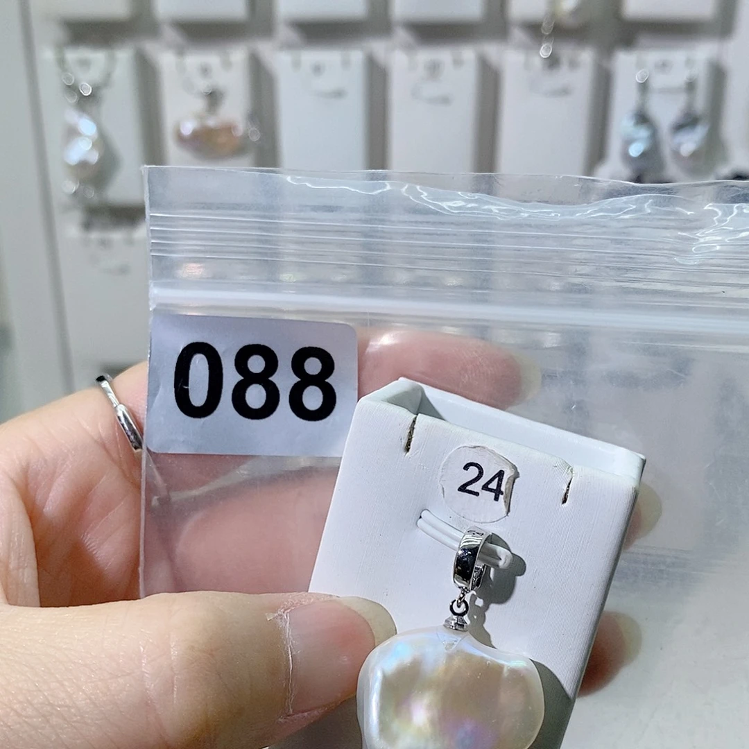 淡水珍珠合金颈饰