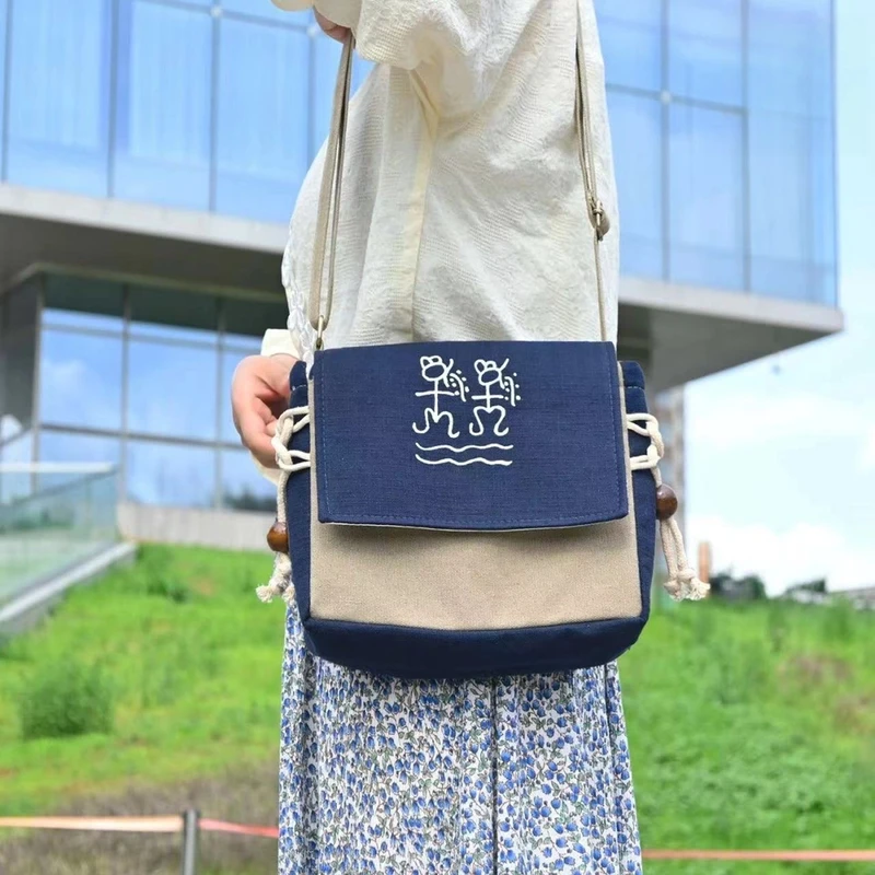 美伊民族风牛仔布东巴文元素帆布包 斜跨包男女同款