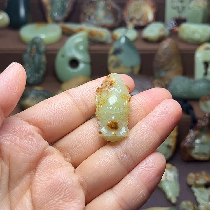 静***空岫岩河磨玉（透闪石质玉）未镶嵌颈饰