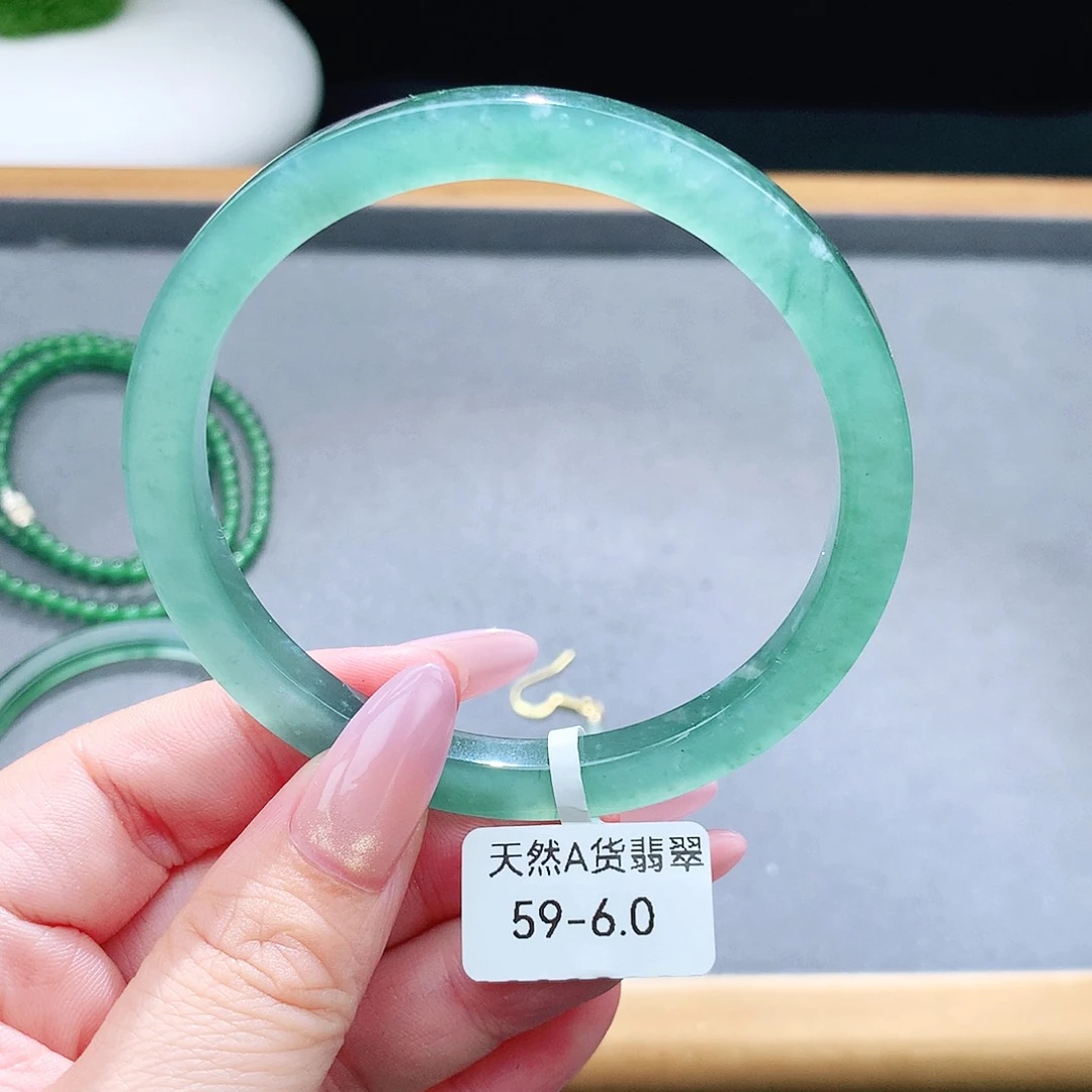 未镶嵌手镯（圆镯）翡翠