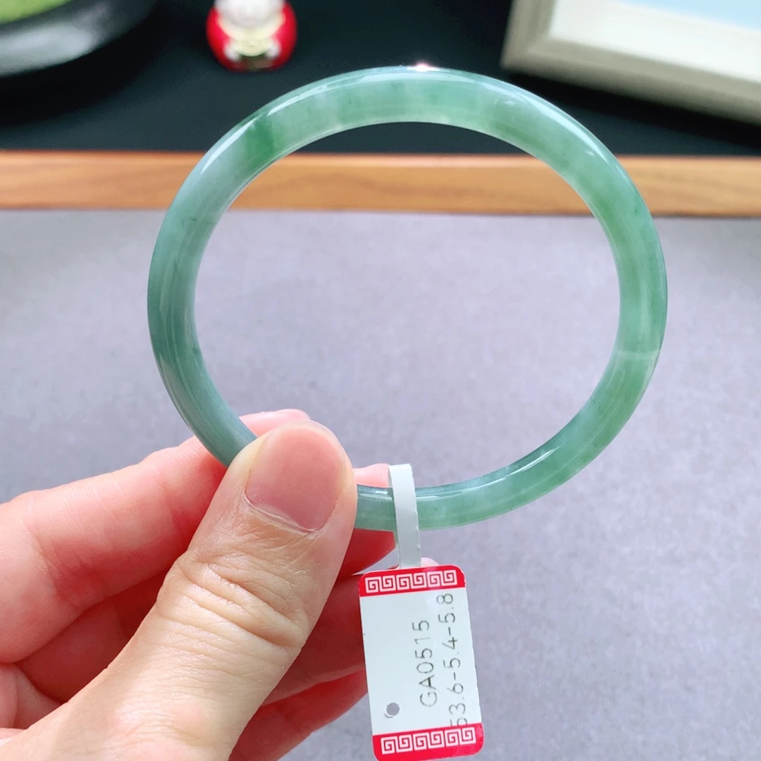 翡翠手镯未镶嵌天然翡翠手镯