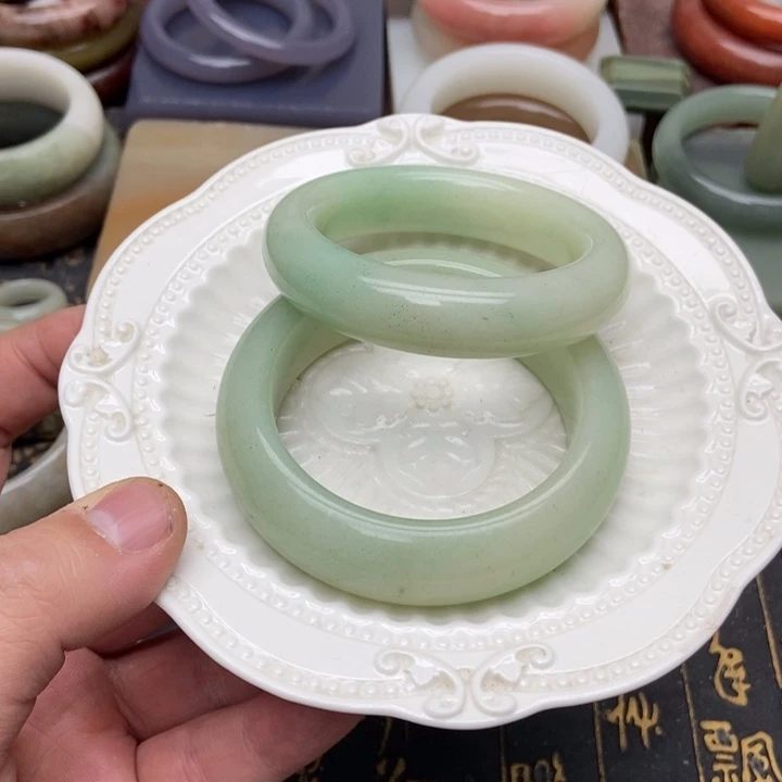 石英质玉未镶嵌手镯