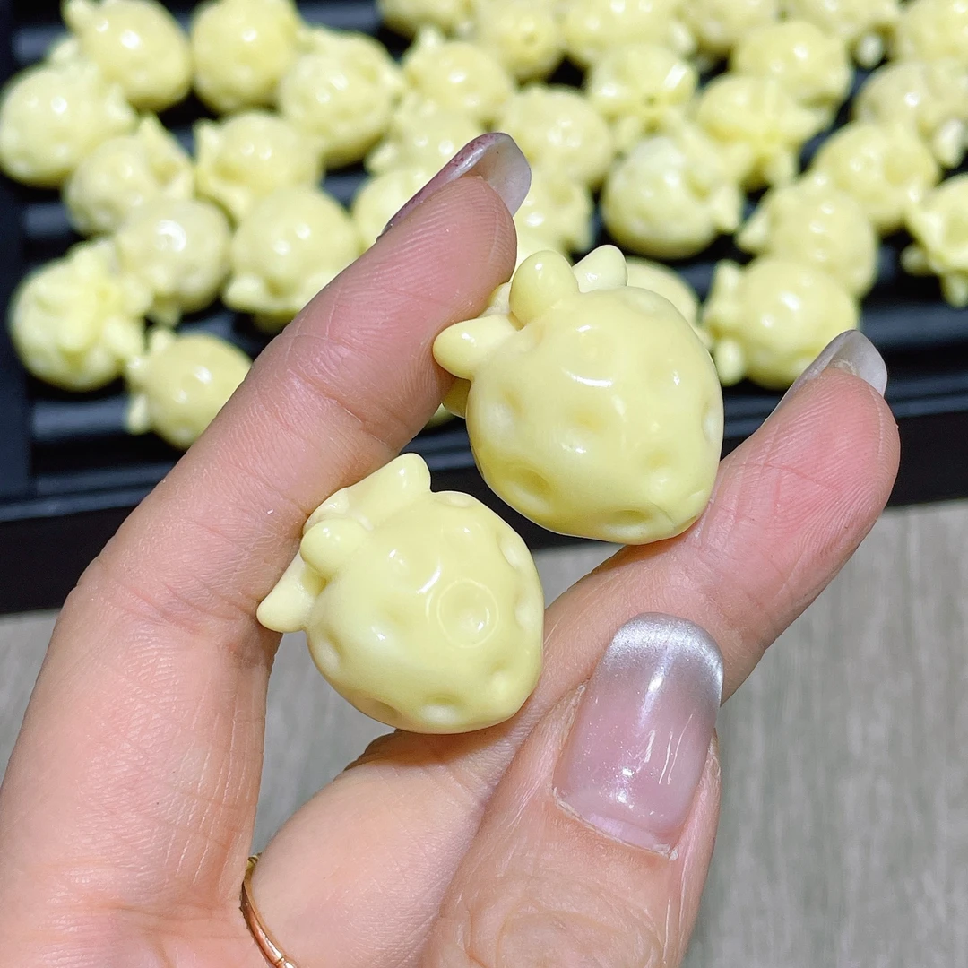 象牙果黄草莓雕刻件散珠diy盘玩饰品男女学生文玩配件