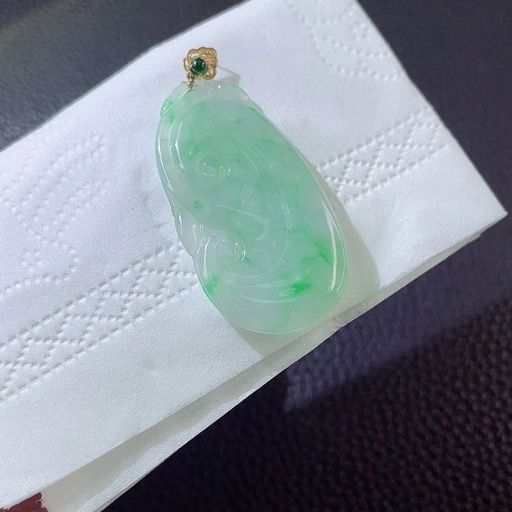 翡翠颈饰18K金镶嵌翡翠