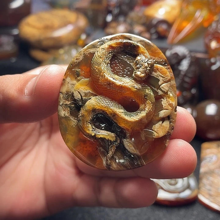 琥珀未镶嵌裸石84