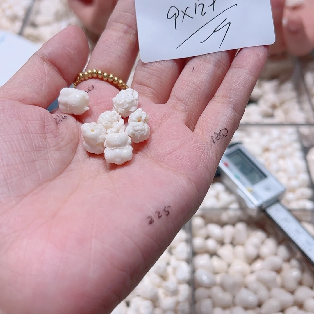 未镶嵌珠宝半成品水晶194 。