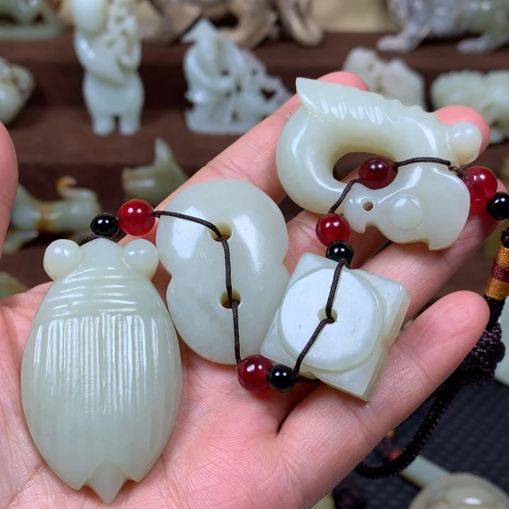 和田玉未镶嵌把件