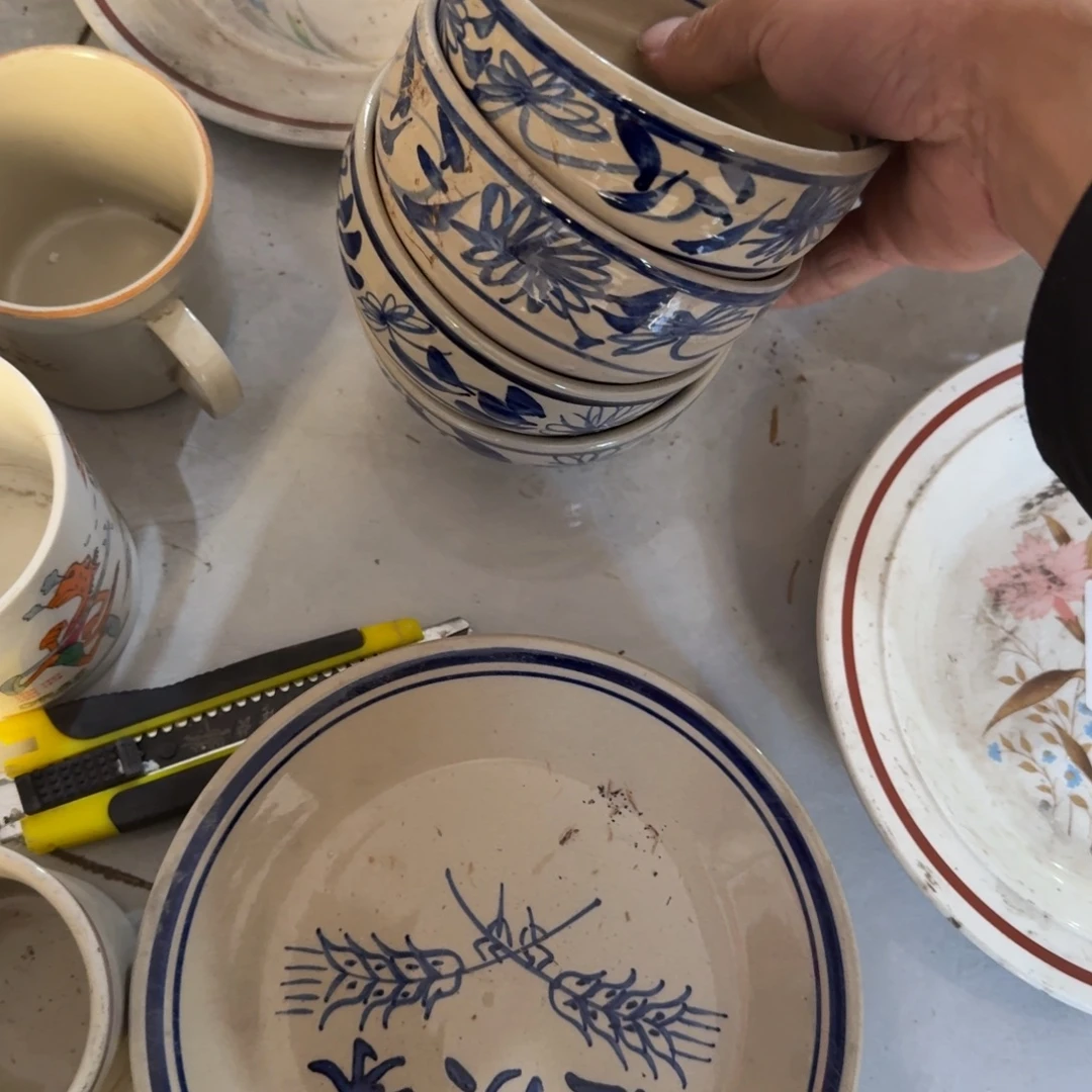 茶盏我不敢看电视我要把电视打开