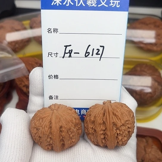 文玩核桃吊坠浪*?白狮子