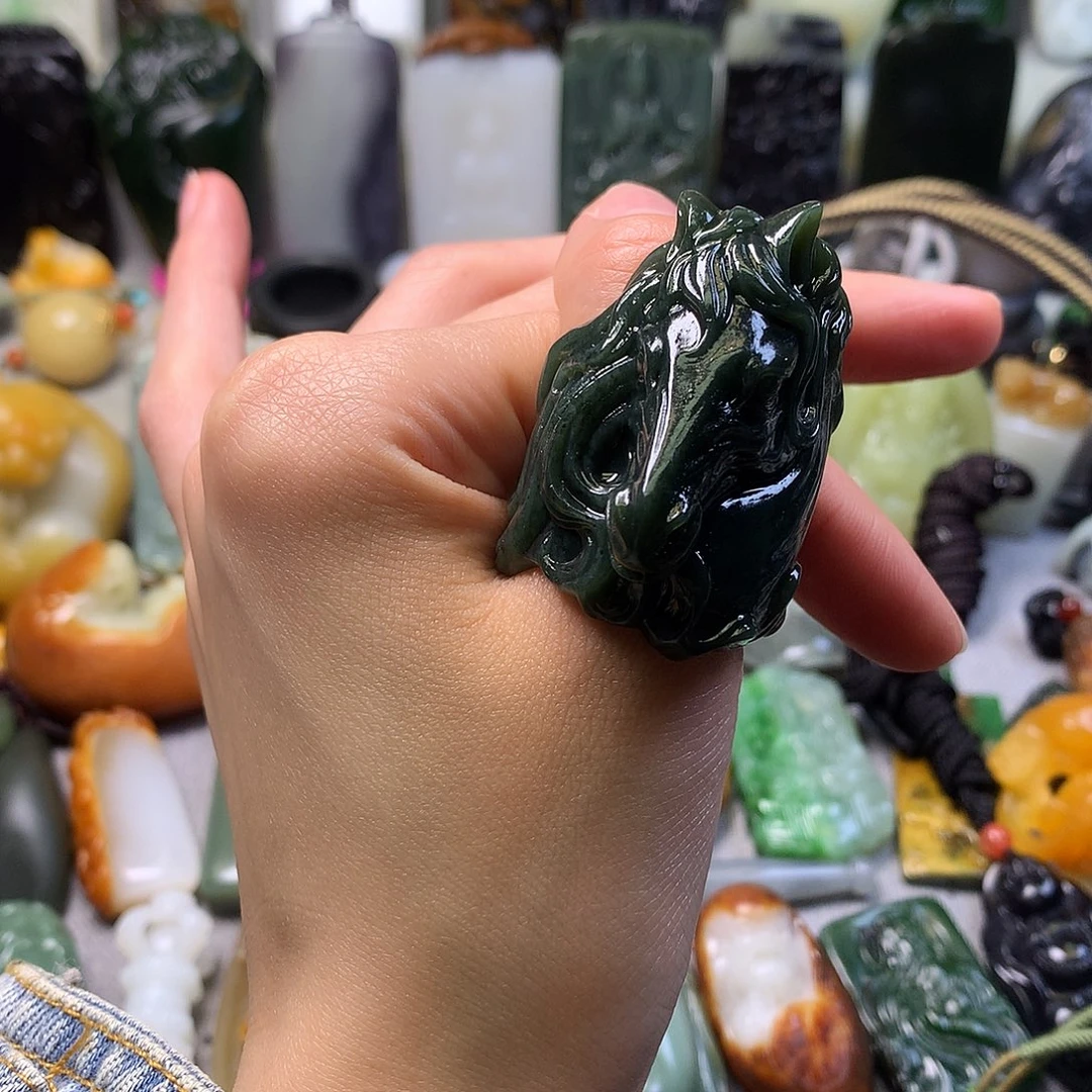 未镶嵌戒圈和田玉