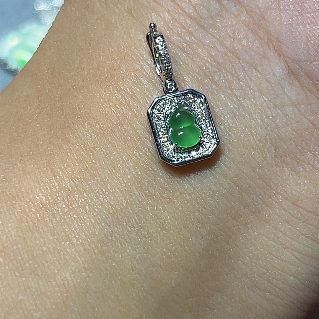 *****翡翠18K金镶嵌颈饰