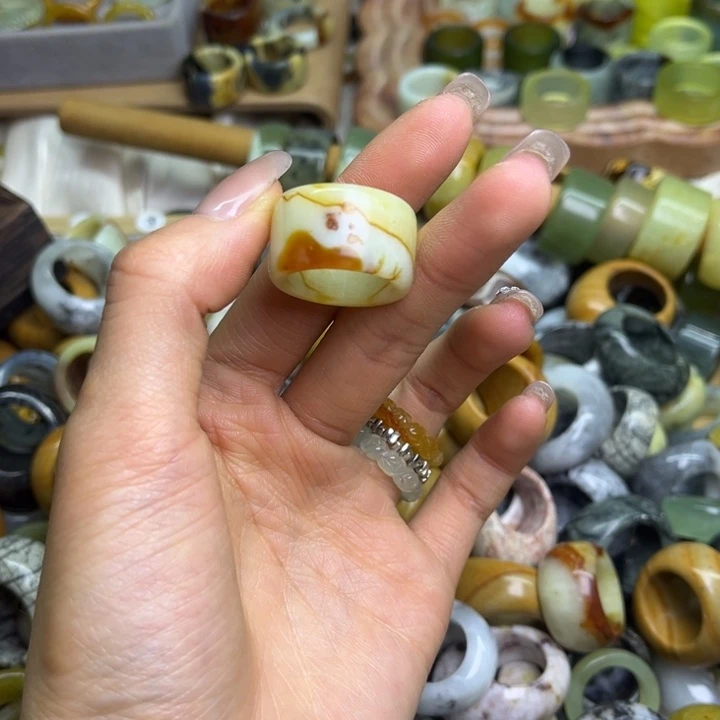 叮***当蛇纹石玉未镶嵌戒指