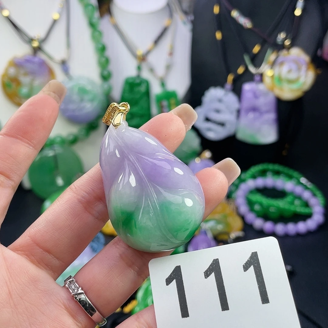 翡翠未镶嵌吊坠(赠链)