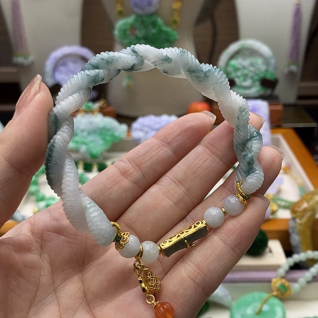 颈饰未镶嵌翡翠天然