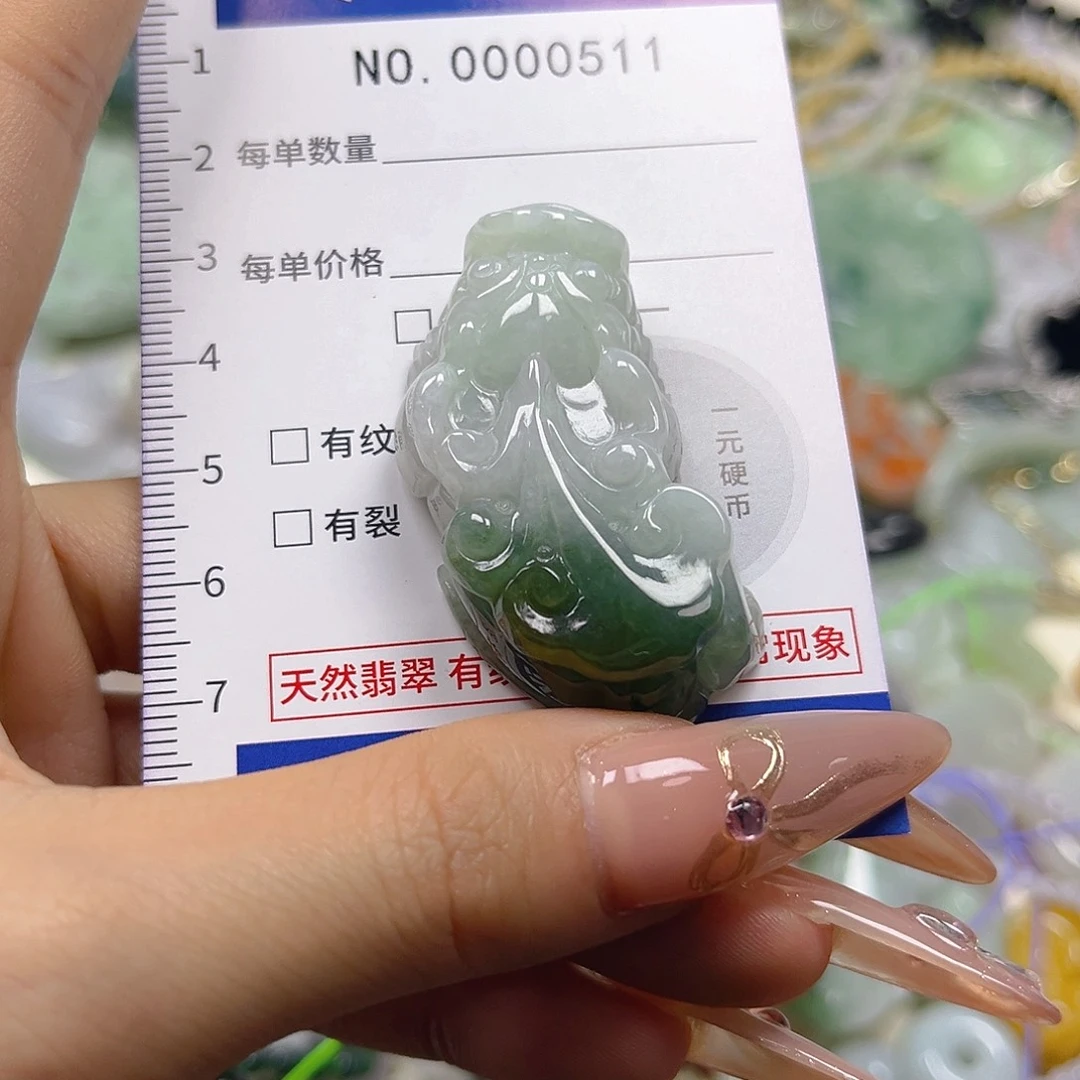 翡翠未镶嵌颈饰hhh