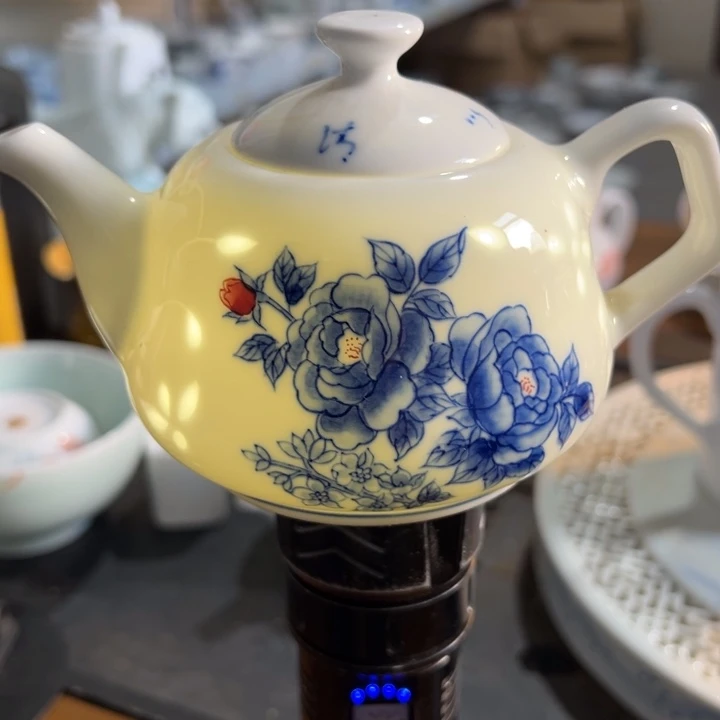 手绘正价茶壶陶瓷