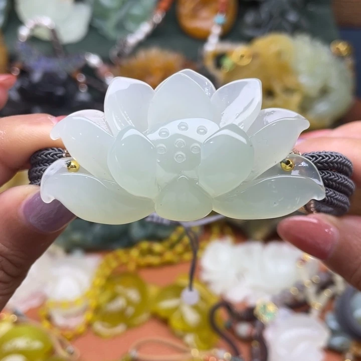 蛇纹石玉未镶嵌吊坠
