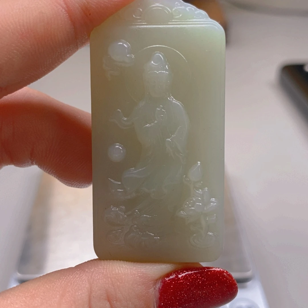 和田玉颈饰未镶嵌瑞****?