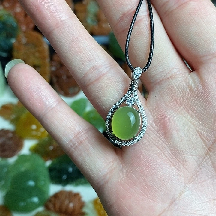 未镶嵌蛇纹石玉颈饰