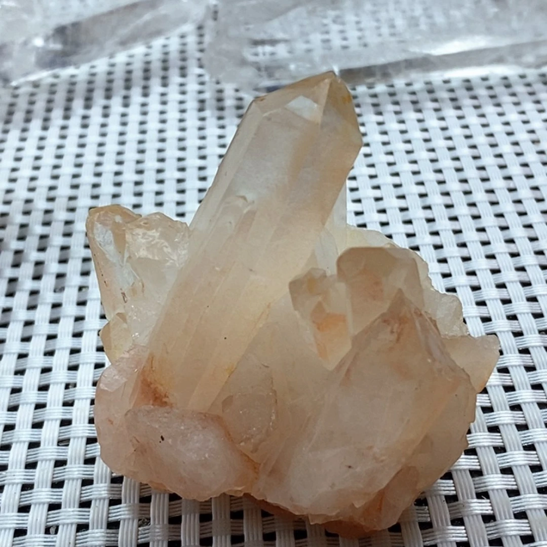 石材若*?天然水晶摆件