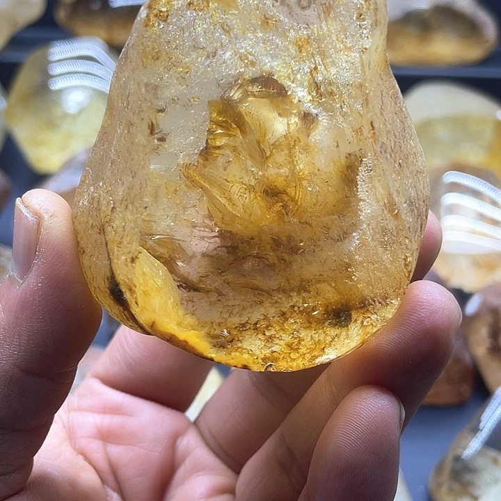 水晶摆件未镶嵌流**云