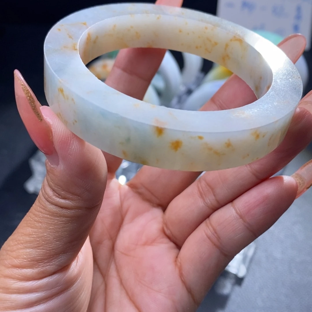 定制翡翠未镶嵌翡翠手镯