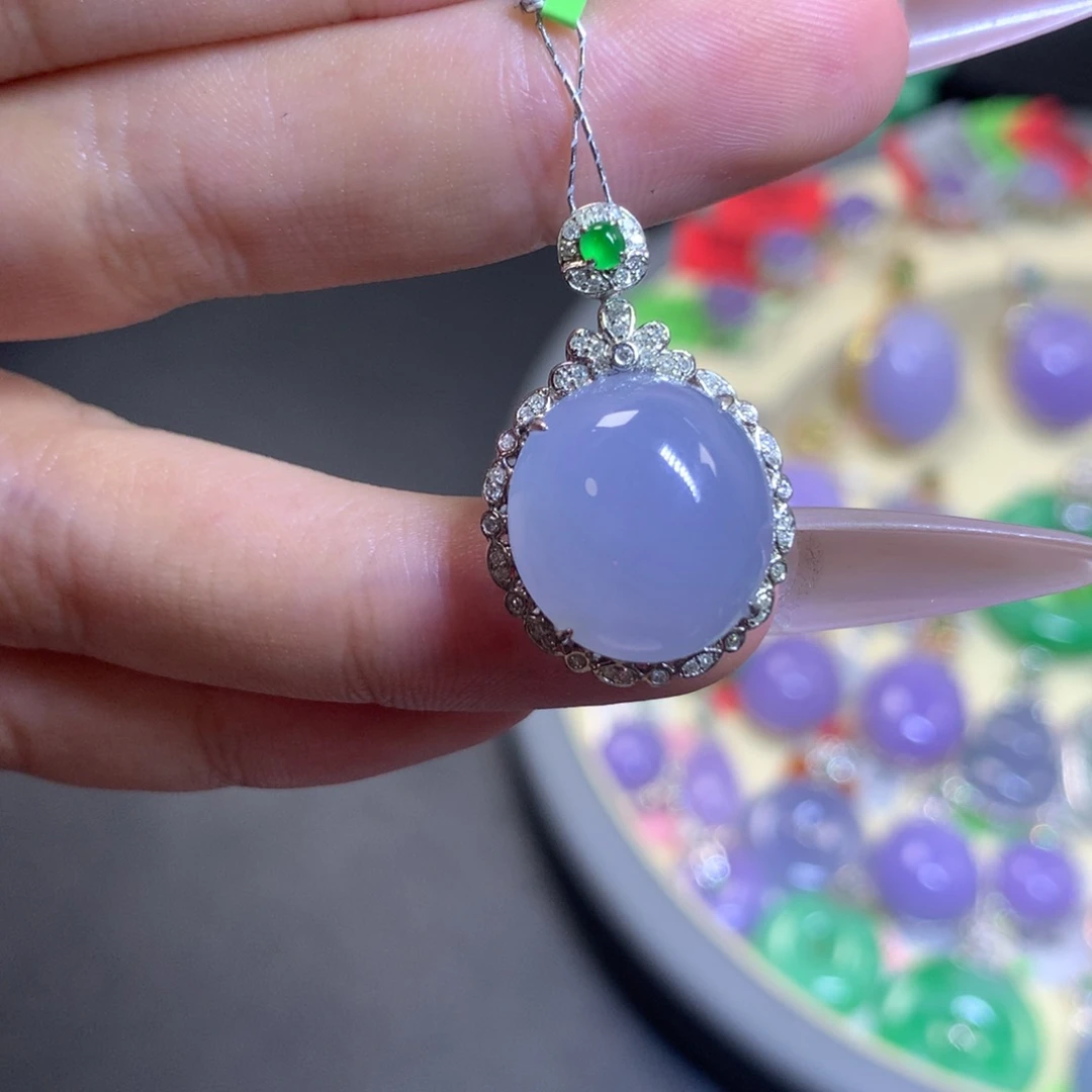 翡翠18K金镶嵌颈饰