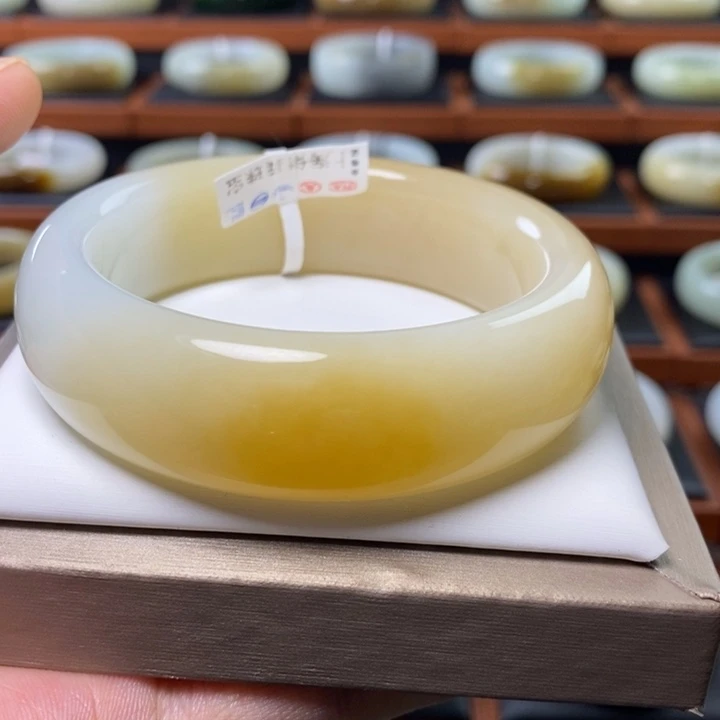 和田玉（糖玉）手镯未镶嵌