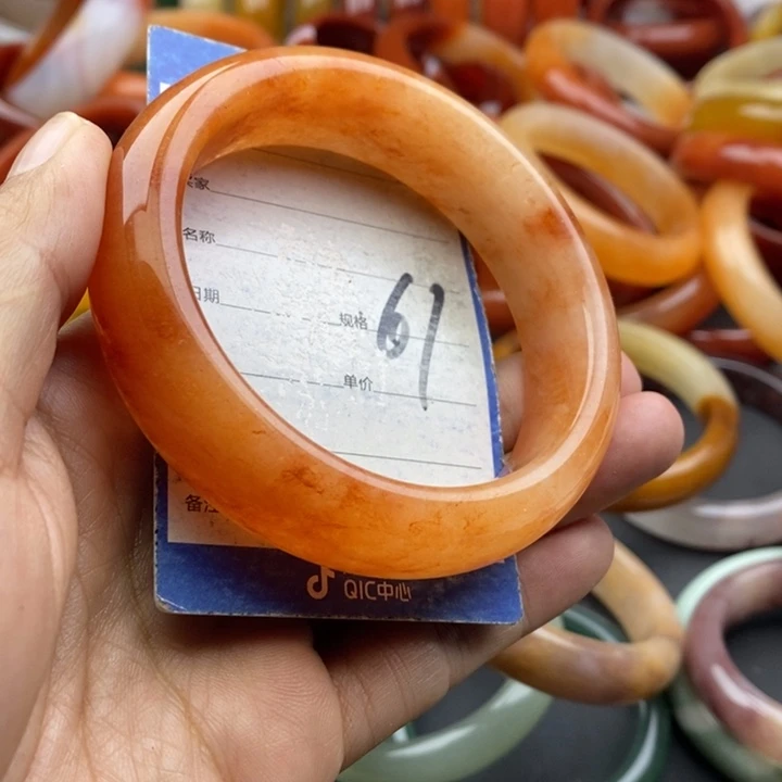 未镶嵌手镯石英质玉