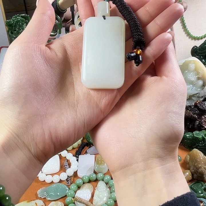 和田玉（糖玉）未镶嵌挂件