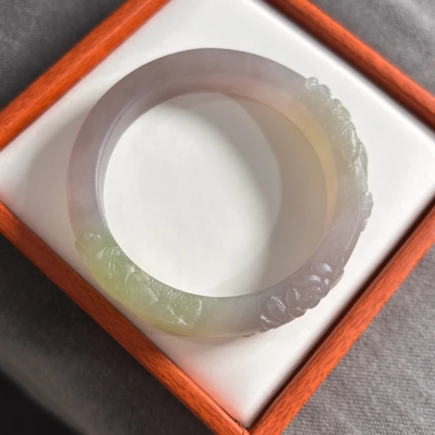 精品特色和田玉青海料紫翠俏色雕花手镯女士冰透时尚精美54-55mm