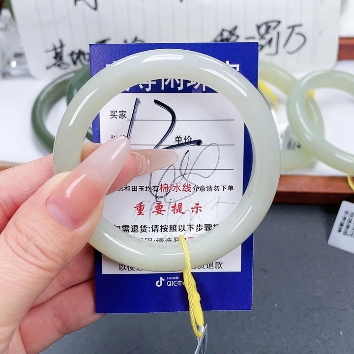 和田玉手镯未镶嵌