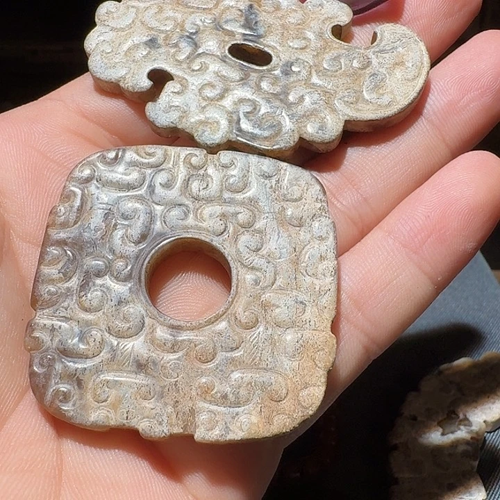 晋***阁和田玉（糖玉）未镶嵌颈饰