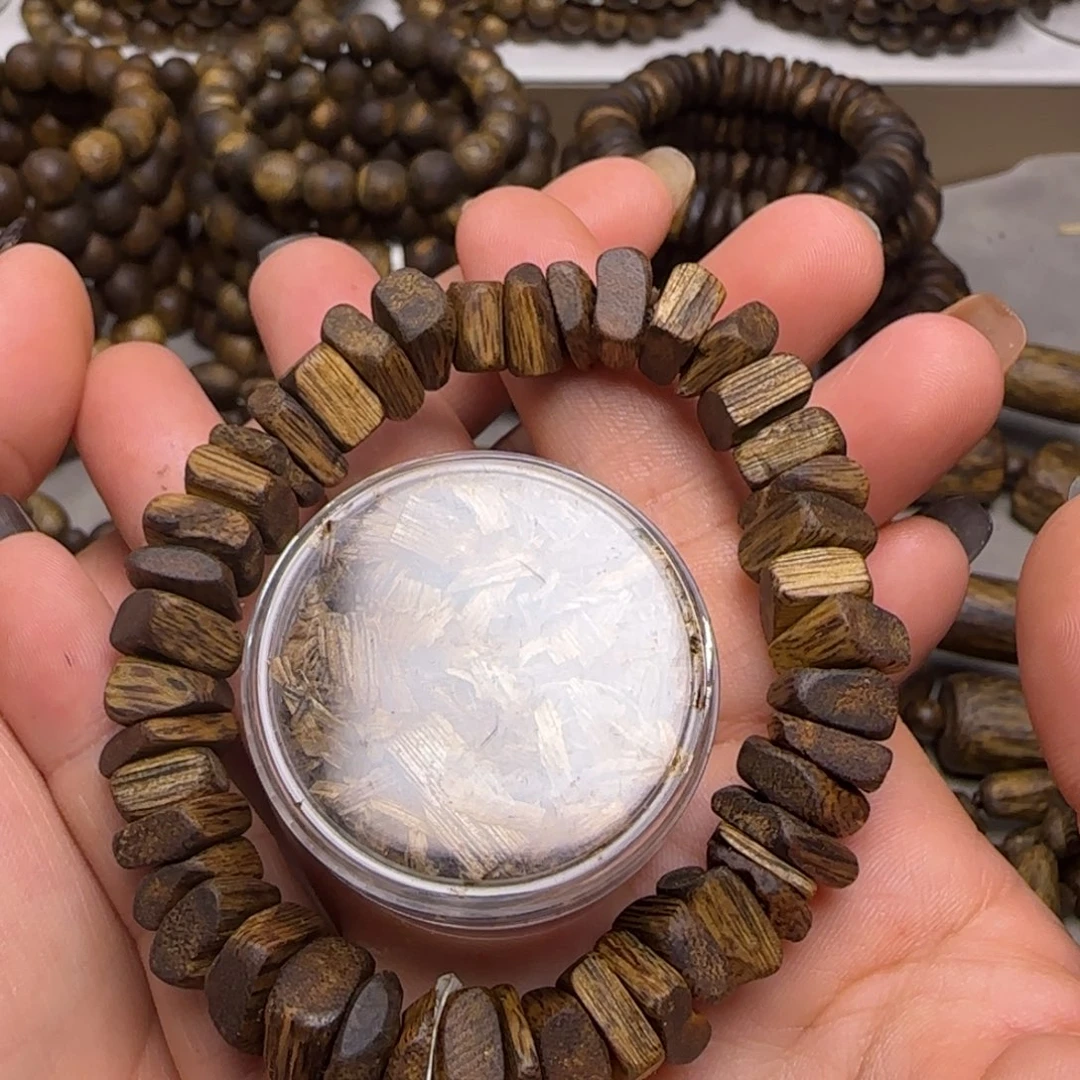 沉香碎屑沉香碎屑+乌身碎银子