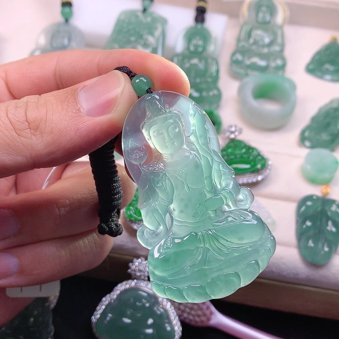 翡翠颈饰未镶嵌翡翠