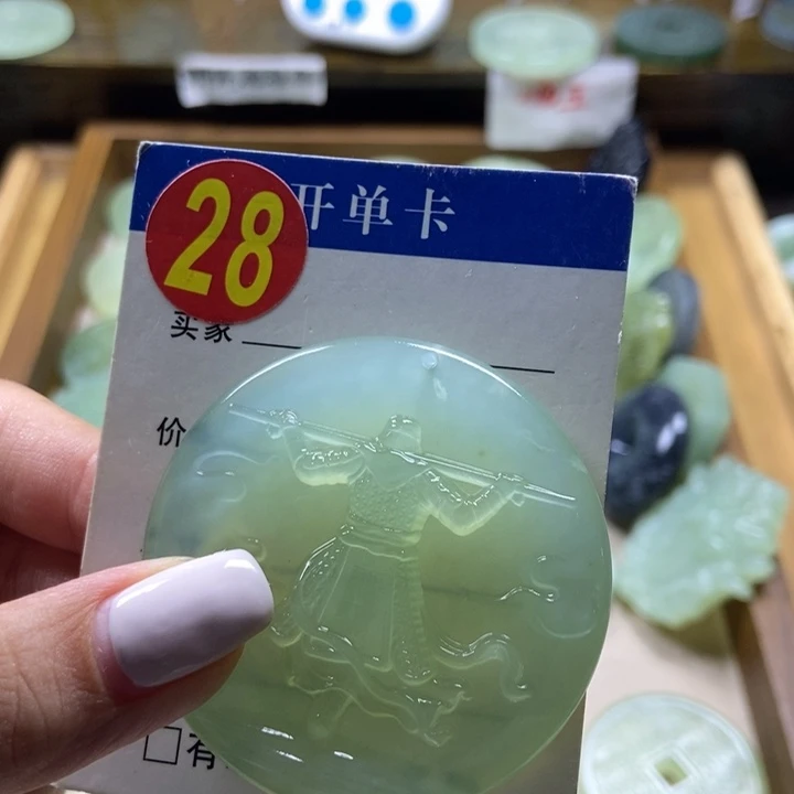 蛇纹石玉未镶嵌挂件牛**?