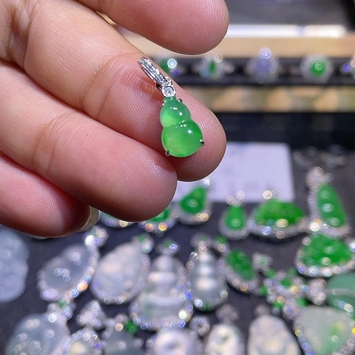 翡翠18K金镶嵌吊坠(不含链)