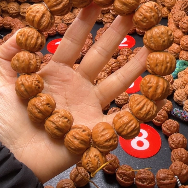 文玩核桃吊坠树王手持