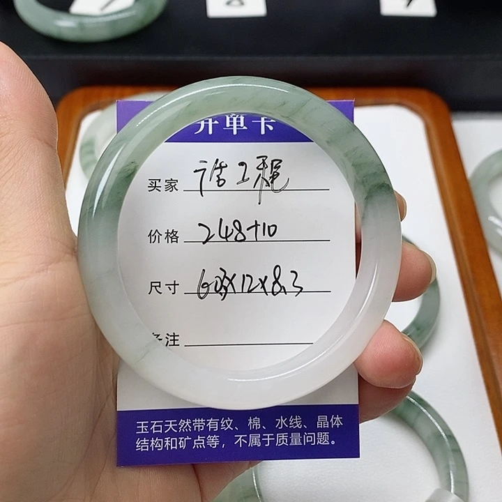 鑫***司石英质玉手镯未镶嵌