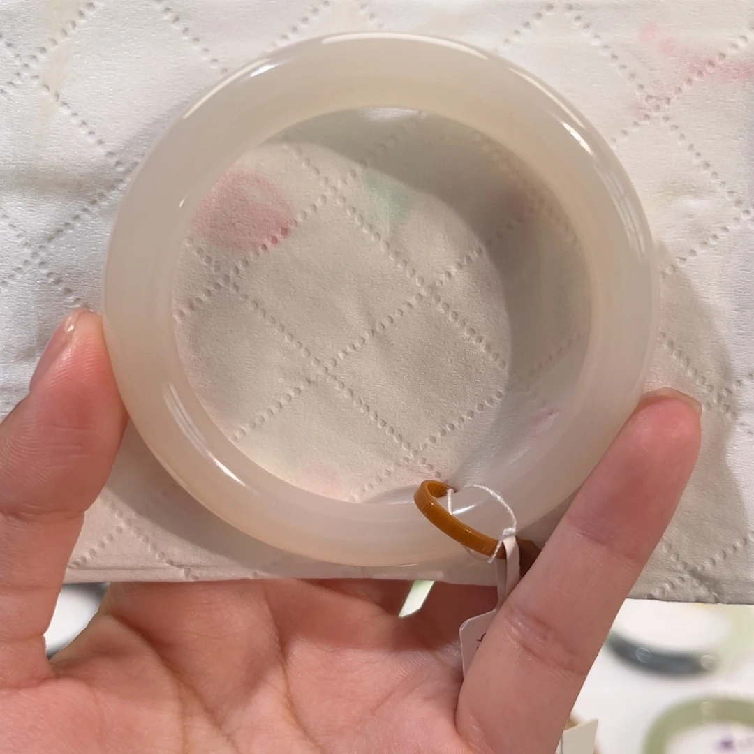 用***4和田玉未镶嵌手镯冰胶粉