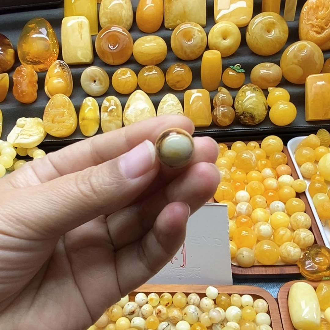 琥珀未镶嵌颈饰天然蜜蜡